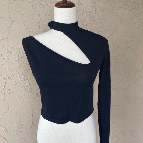 BCBG MaxAzria Asymmetrical one sleeve crop top - Picture 2 of 8